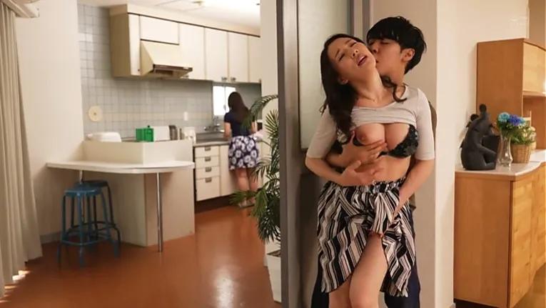 kamiki rei sex Câu chuyện lén lút của cô gái sắp kết hôn với bồ cũ khi đi họp lớp